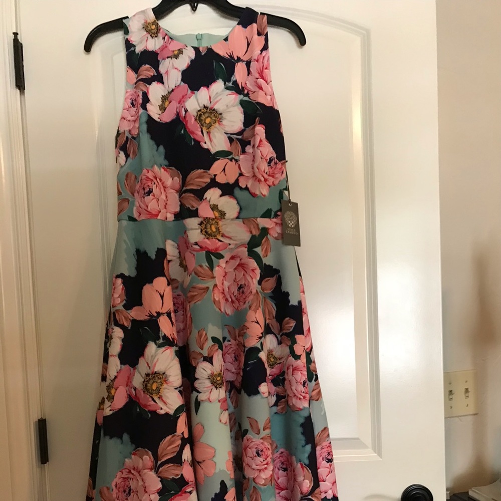 ‘Make a fair Offer_Beautiful_Brand New”’VINCE CAMUTO” _’Beautiful-Summer Dress